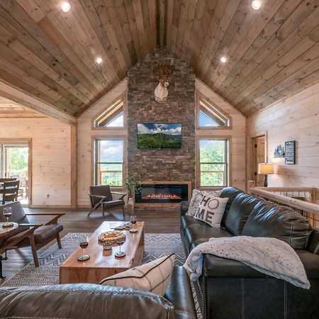 New / 3 King Suites / Sleeps12 / View / 5 Mi To Pf / Hot Tub Сивиървил Екстериор снимка