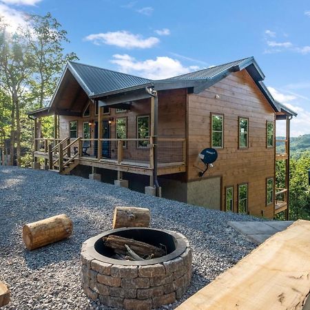 New / 3 King Suites / Sleeps12 / View / 5 Mi To Pf / Hot Tub Сивиървил Екстериор снимка