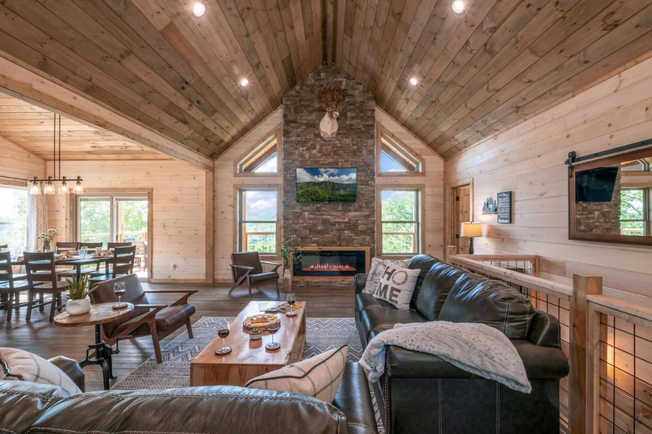 New / 3 King Suites / Sleeps12 / View / 5 Mi To Pf / Hot Tub Сивиървил Екстериор снимка