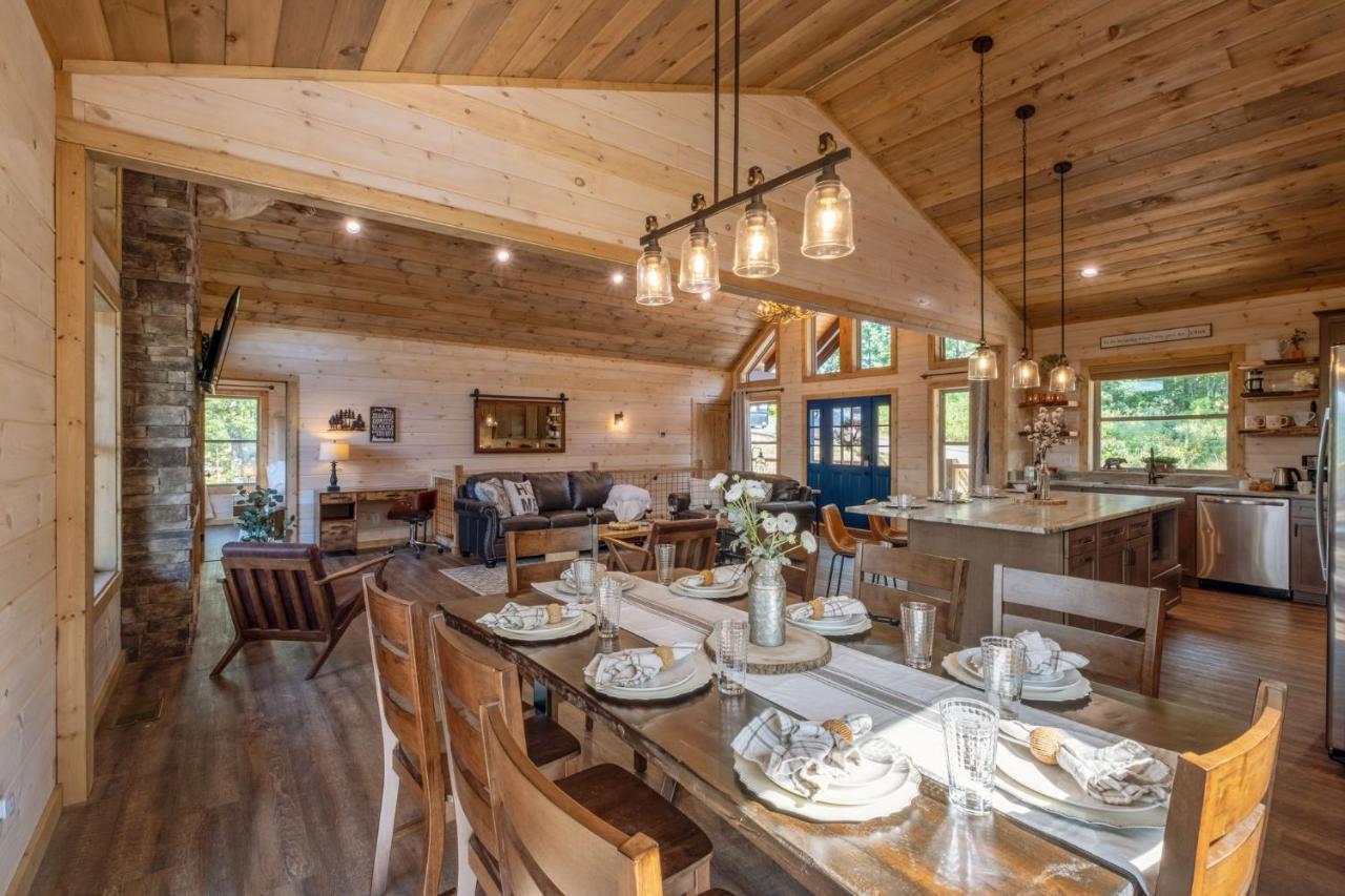 New / 3 King Suites / Sleeps12 / View / 5 Mi To Pf / Hot Tub Сивиървил Екстериор снимка