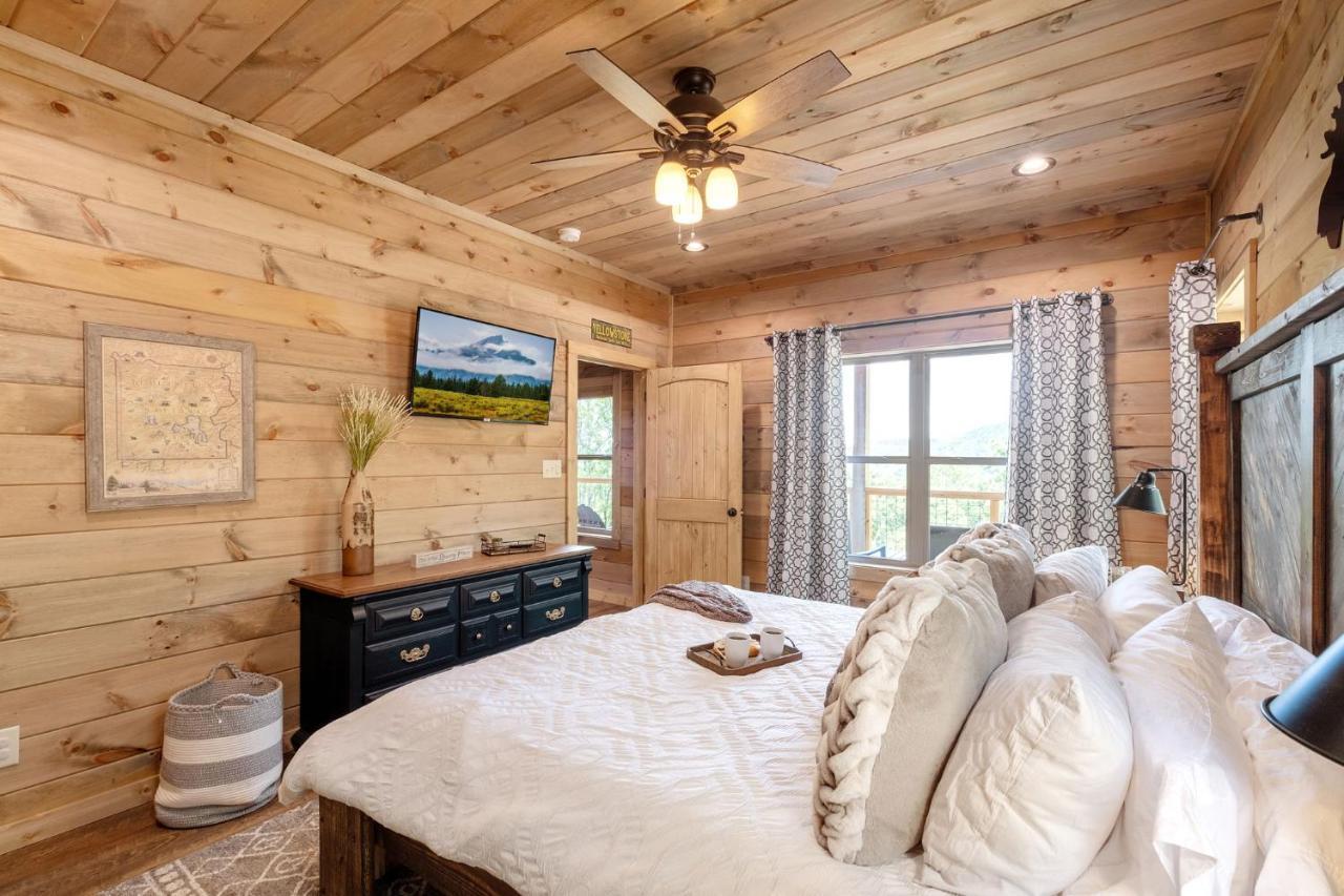 New / 3 King Suites / Sleeps12 / View / 5 Mi To Pf / Hot Tub Сивиървил Екстериор снимка