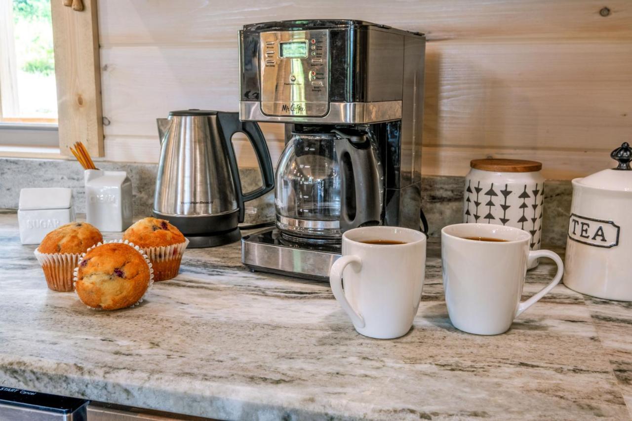 New / 3 King Suites / Sleeps12 / View / 5 Mi To Pf / Hot Tub Сивиървил Екстериор снимка