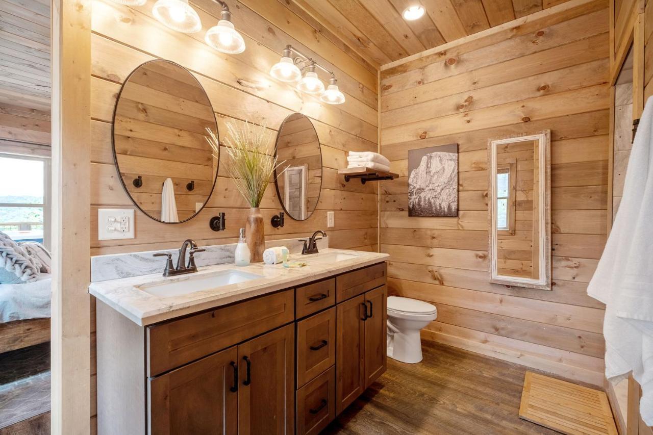 New / 3 King Suites / Sleeps12 / View / 5 Mi To Pf / Hot Tub Сивиървил Екстериор снимка