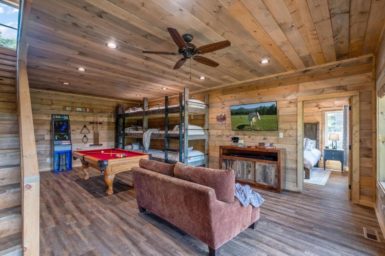 New / 3 King Suites / Sleeps12 / View / 5 Mi To Pf / Hot Tub Сивиървил Екстериор снимка