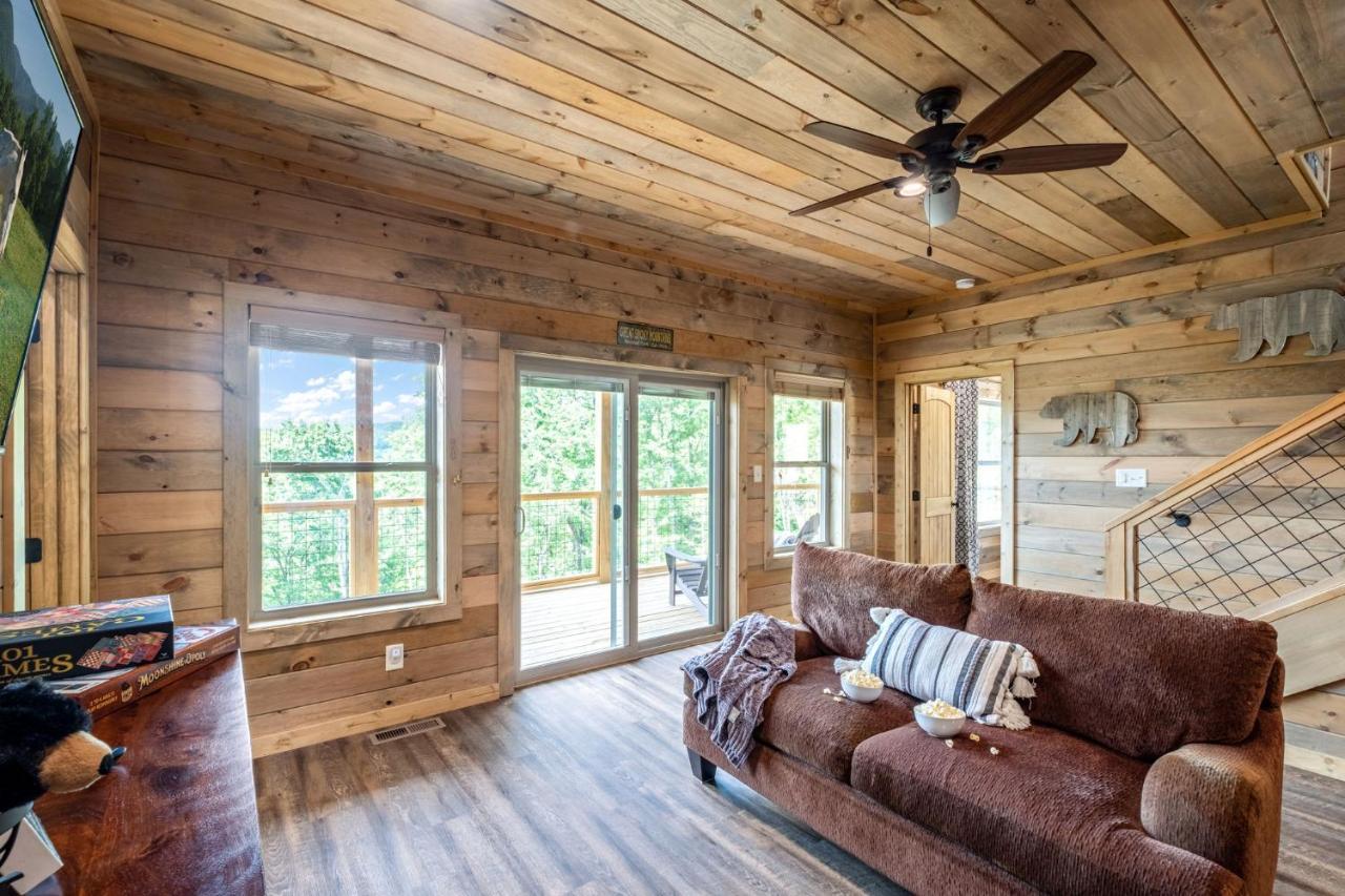 New / 3 King Suites / Sleeps12 / View / 5 Mi To Pf / Hot Tub Сивиървил Екстериор снимка