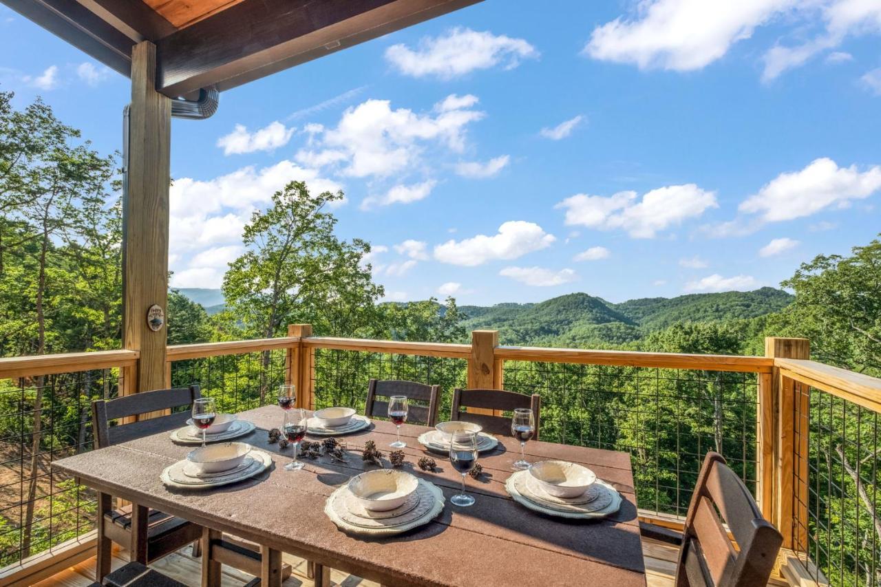 New / 3 King Suites / Sleeps12 / View / 5 Mi To Pf / Hot Tub Сивиървил Екстериор снимка