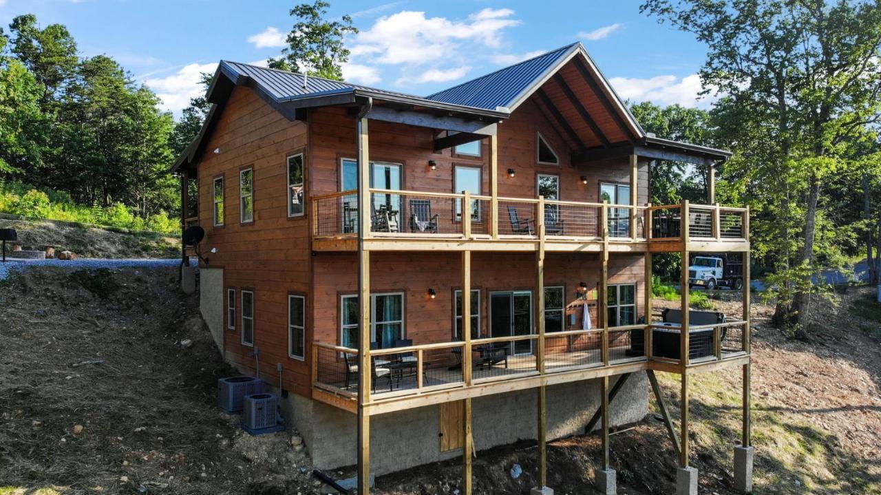 New / 3 King Suites / Sleeps12 / View / 5 Mi To Pf / Hot Tub Сивиървил Екстериор снимка