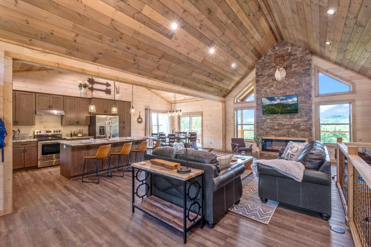 New / 3 King Suites / Sleeps12 / View / 5 Mi To Pf / Hot Tub Сивиървил Екстериор снимка
