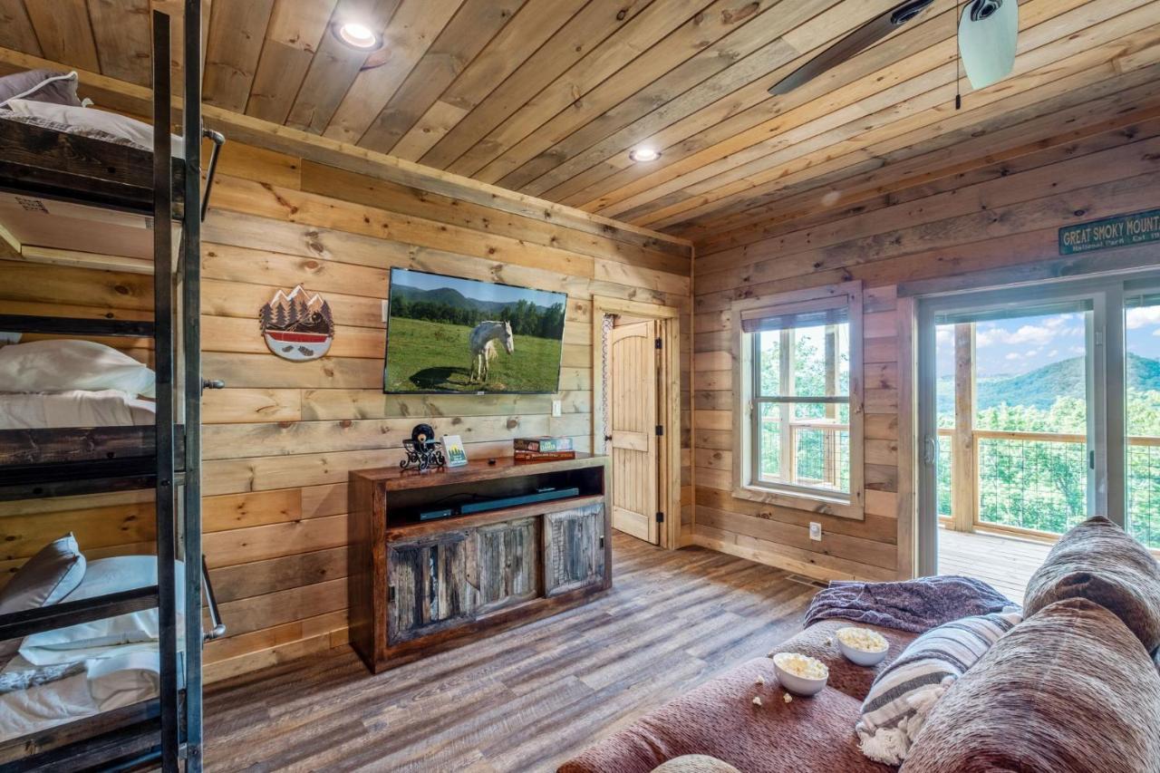 New / 3 King Suites / Sleeps12 / View / 5 Mi To Pf / Hot Tub Сивиървил Екстериор снимка