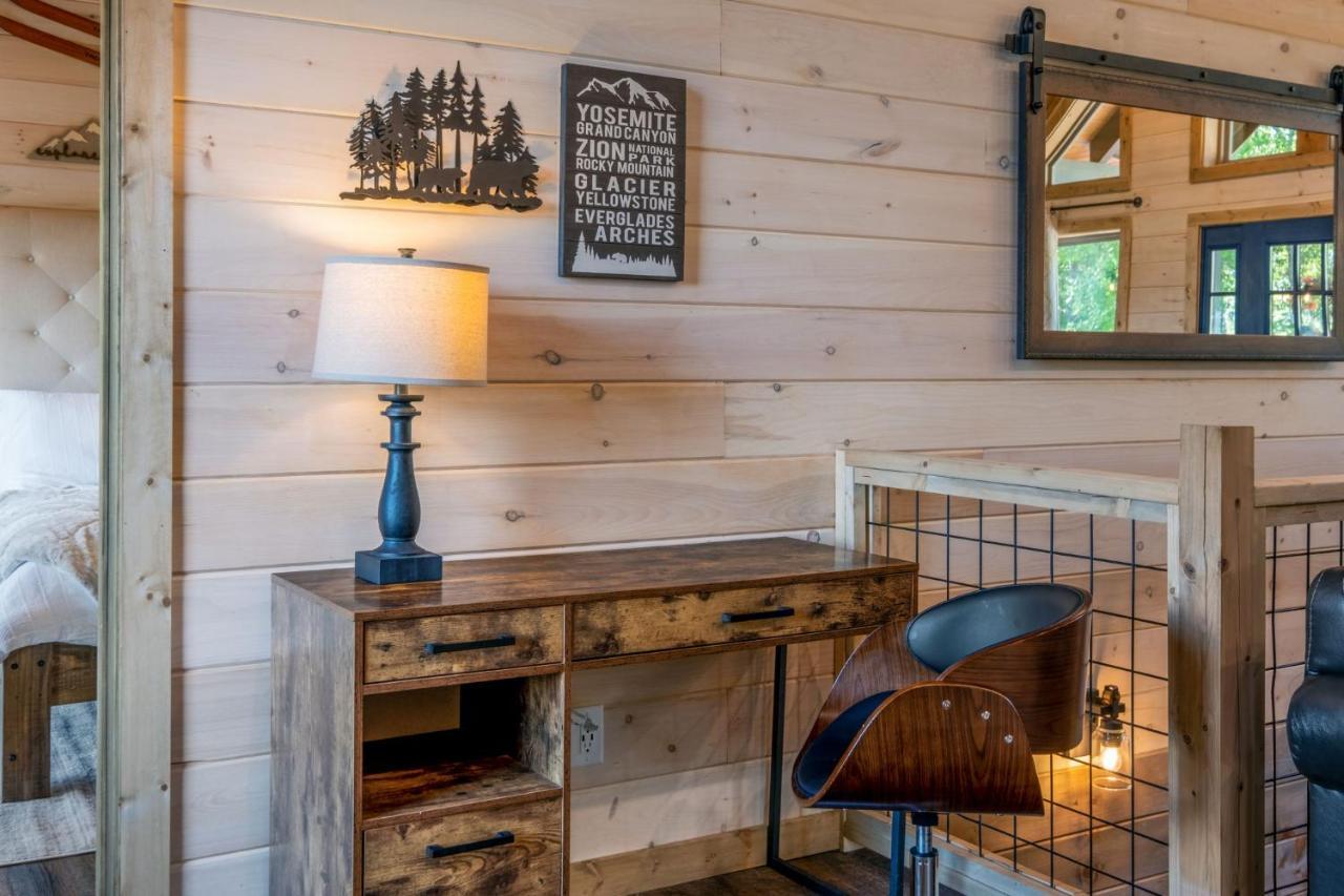 New / 3 King Suites / Sleeps12 / View / 5 Mi To Pf / Hot Tub Сивиървил Екстериор снимка