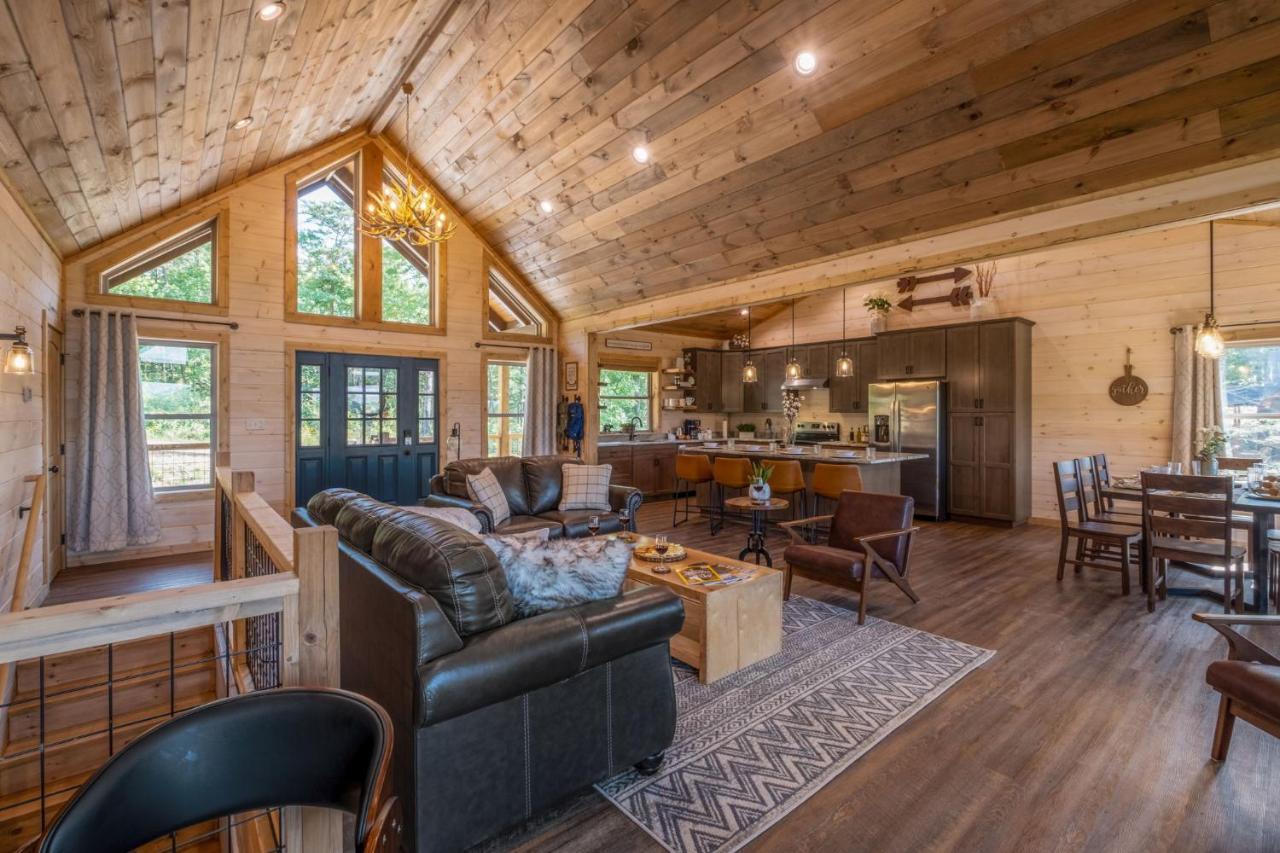 New / 3 King Suites / Sleeps12 / View / 5 Mi To Pf / Hot Tub Сивиървил Екстериор снимка