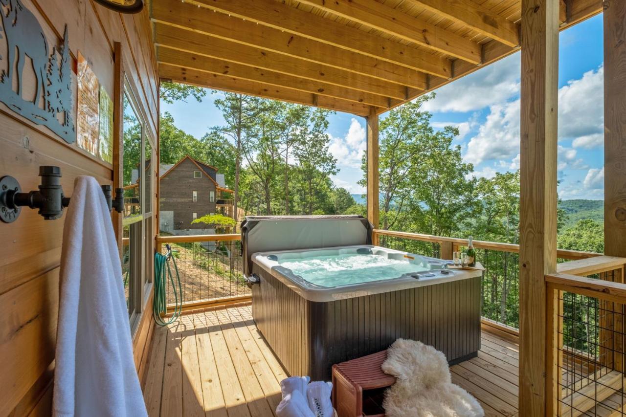 New / 3 King Suites / Sleeps12 / View / 5 Mi To Pf / Hot Tub Сивиървил Екстериор снимка