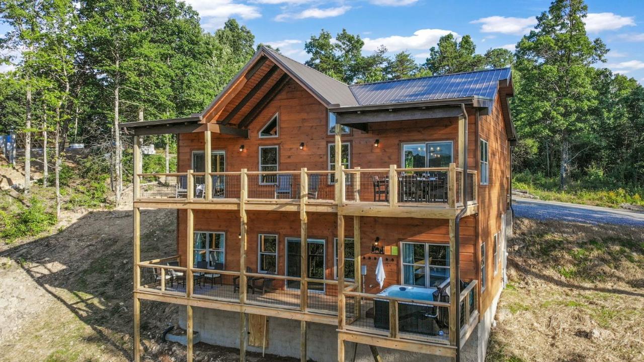 New / 3 King Suites / Sleeps12 / View / 5 Mi To Pf / Hot Tub Сивиървил Екстериор снимка