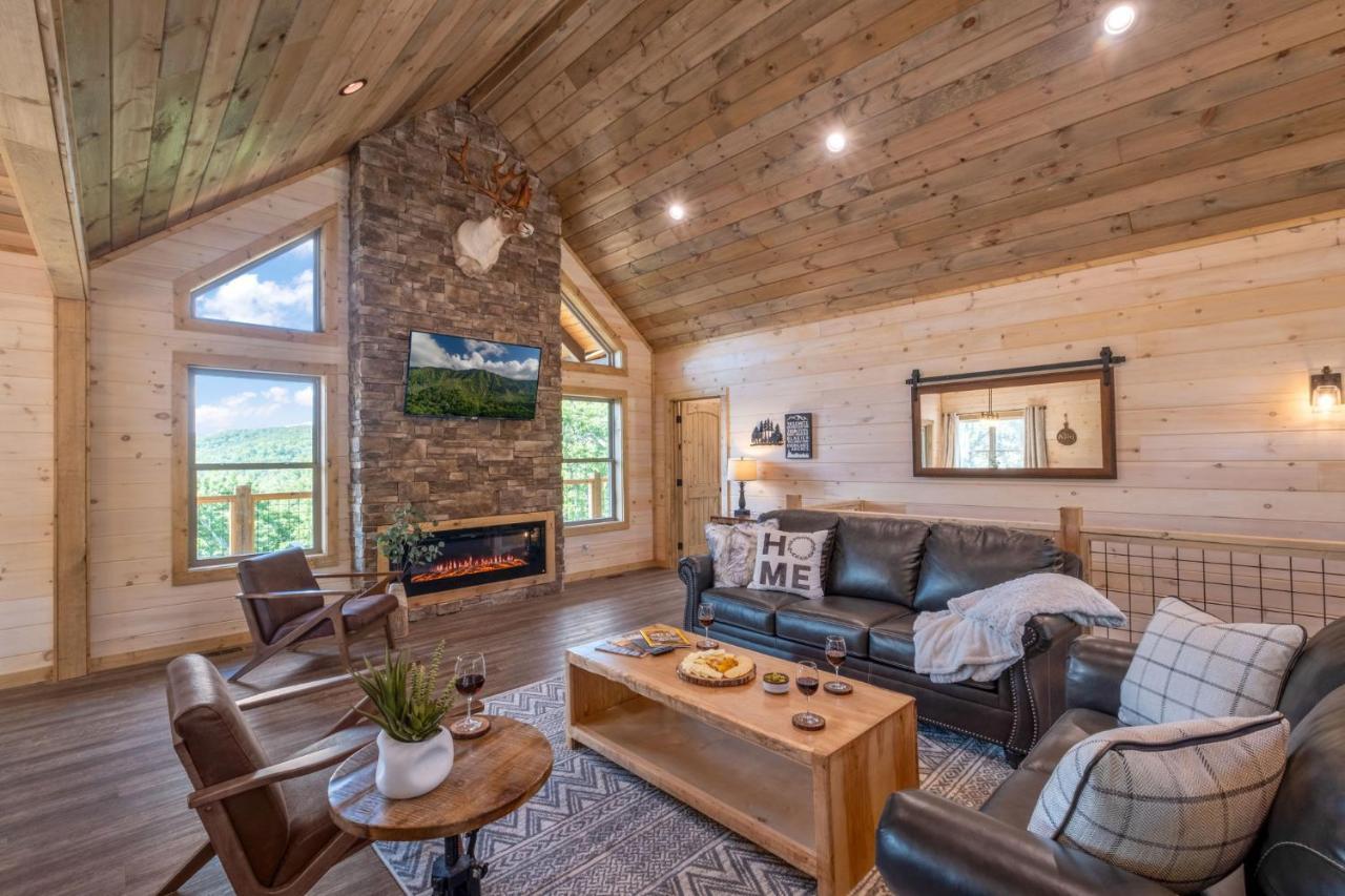 New / 3 King Suites / Sleeps12 / View / 5 Mi To Pf / Hot Tub Сивиървил Екстериор снимка