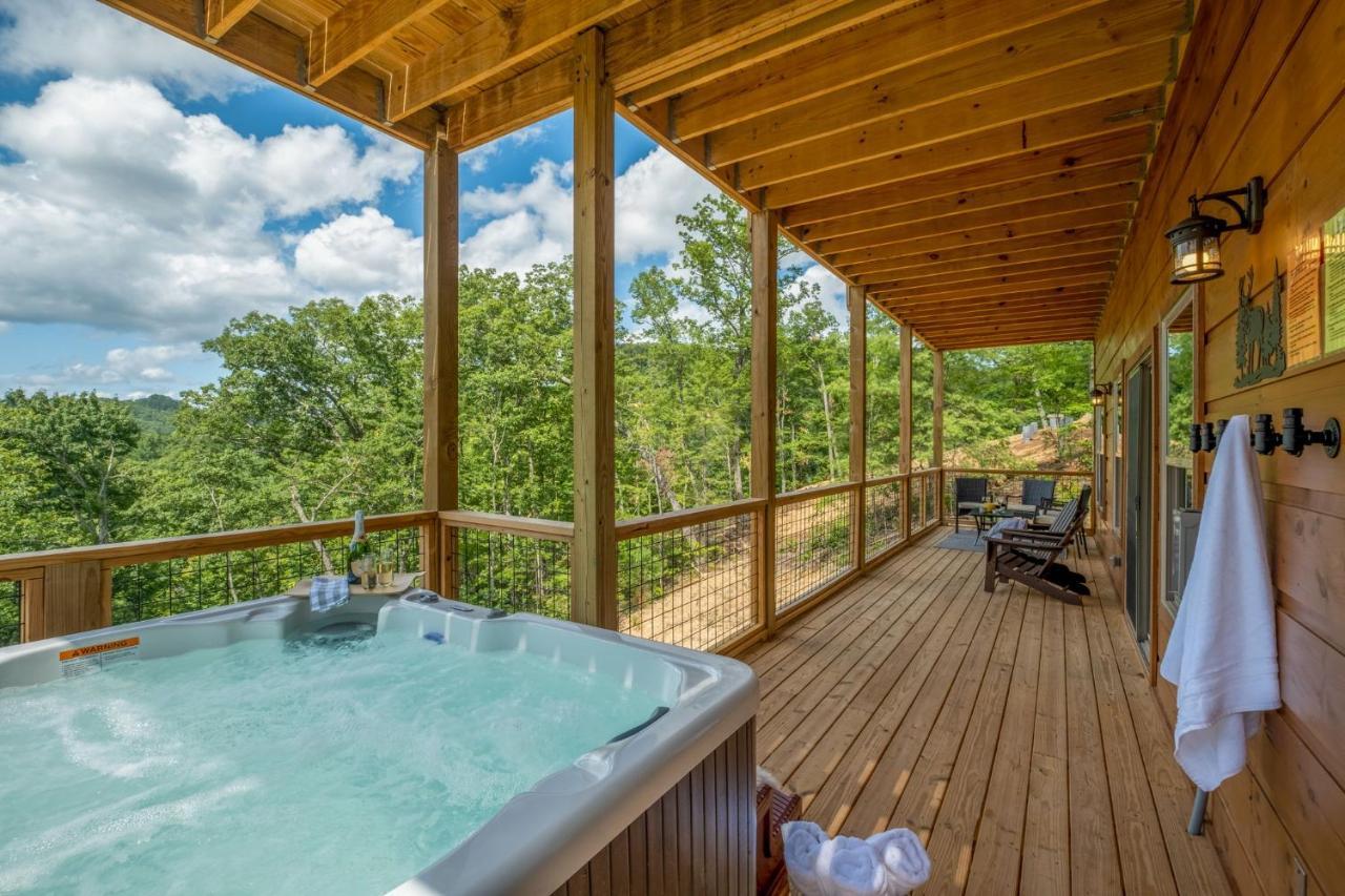 New / 3 King Suites / Sleeps12 / View / 5 Mi To Pf / Hot Tub Сивиървил Екстериор снимка
