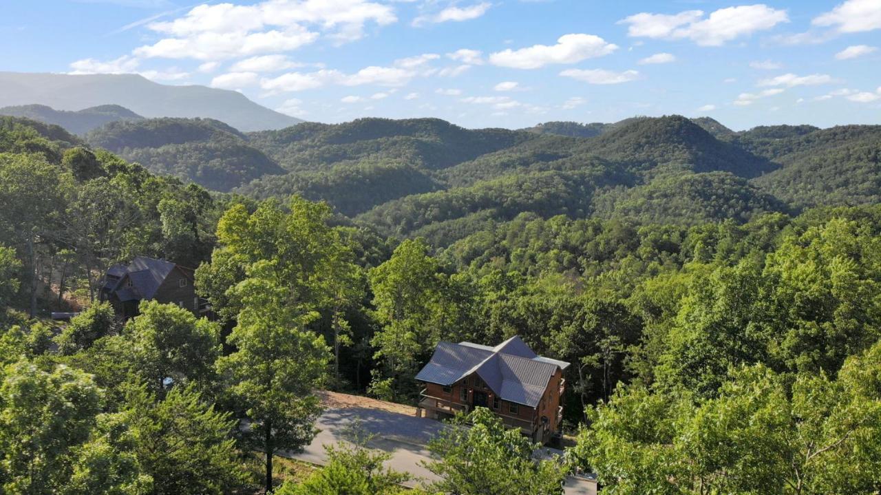 New / 3 King Suites / Sleeps12 / View / 5 Mi To Pf / Hot Tub Сивиървил Екстериор снимка